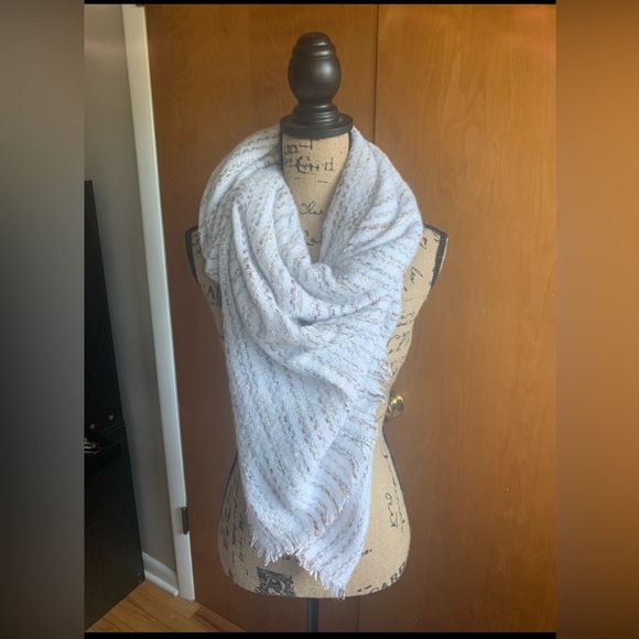 EUC Lot of 6 Cozy Knit Infinity Scarf - Picture 3 of 8